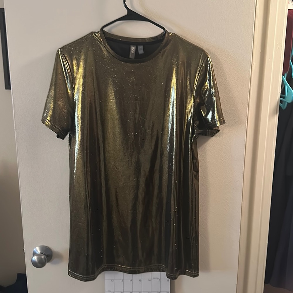 Gold tshirt